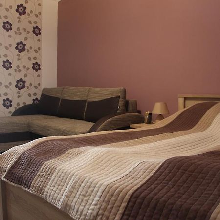 Verona Apartman Segedyn Zewnętrze zdjęcie