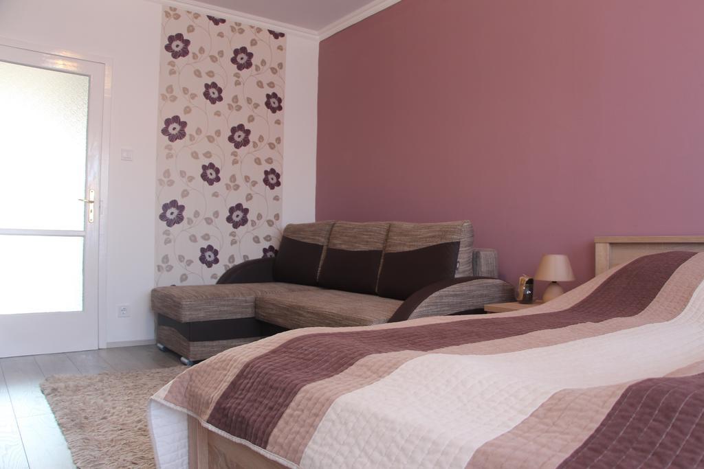 Verona Apartman Segedyn Zewnętrze zdjęcie