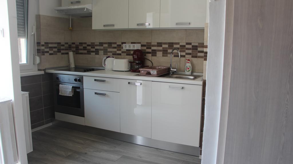 Verona Apartman Segedyn Zewnętrze zdjęcie