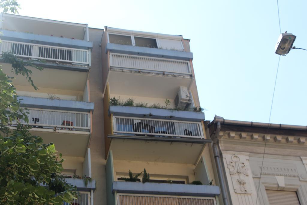 Verona Apartman Segedyn Zewnętrze zdjęcie