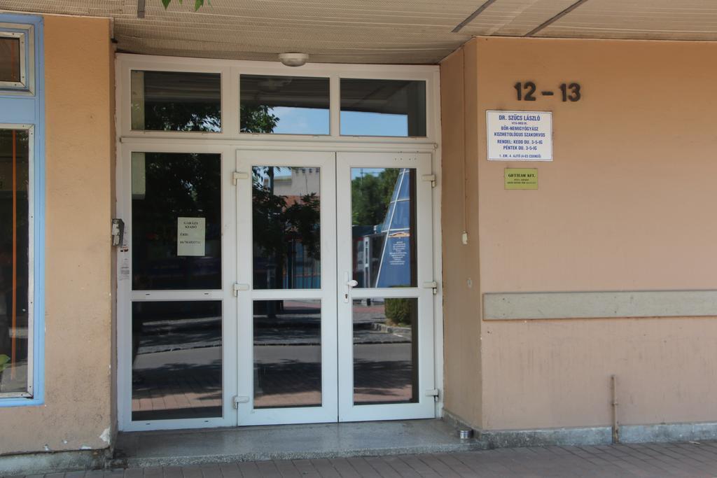 Verona Apartman Segedyn Zewnętrze zdjęcie