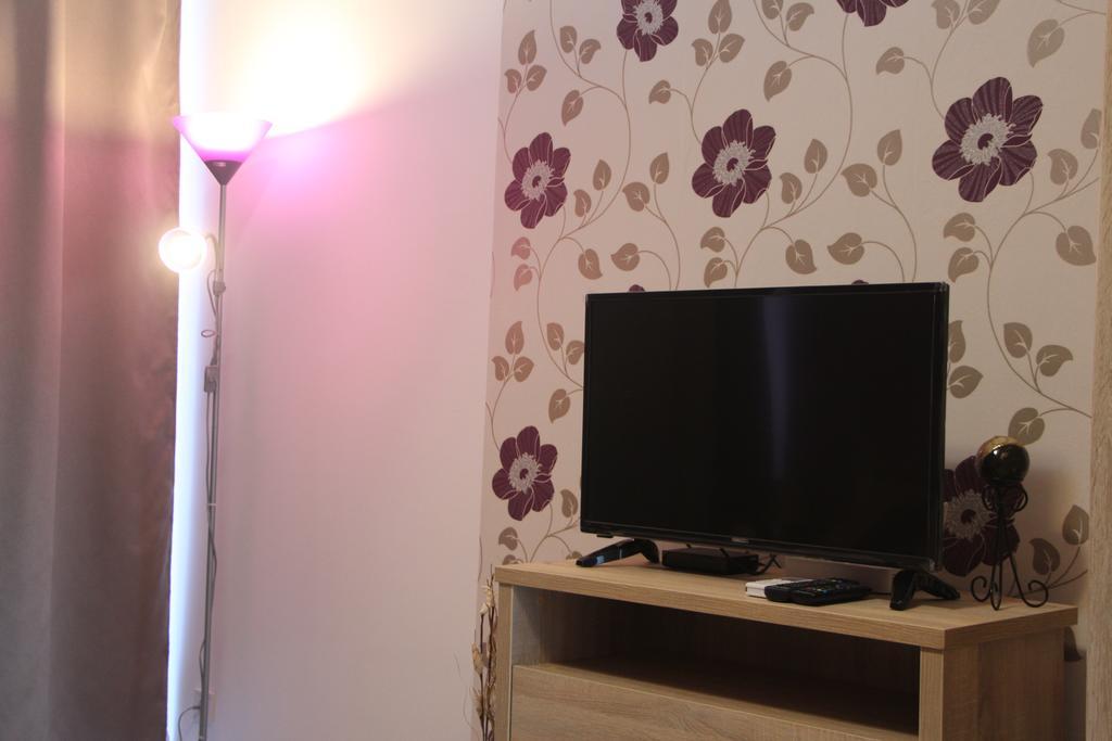 Verona Apartman Segedyn Zewnętrze zdjęcie