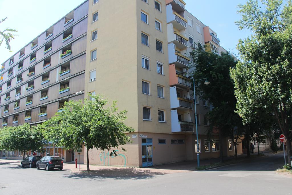 Verona Apartman Segedyn Zewnętrze zdjęcie