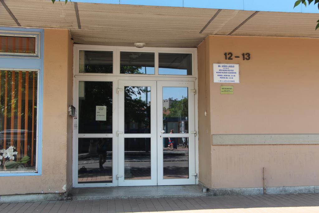 Verona Apartman Segedyn Zewnętrze zdjęcie